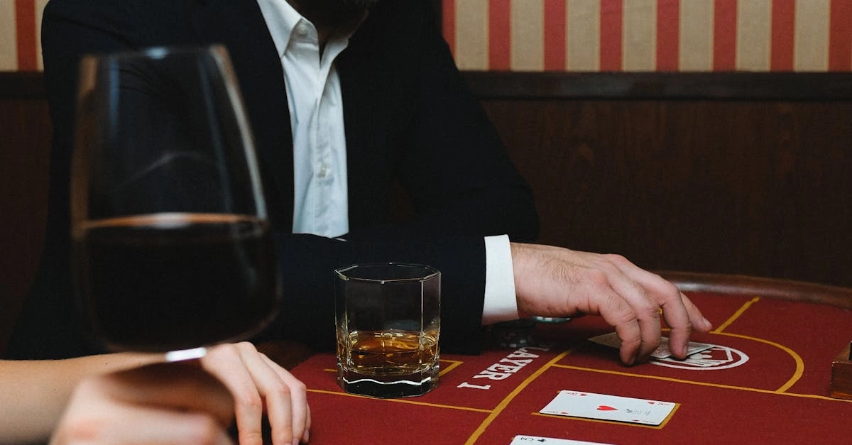 Самодельное игровое поле для Блэкджека с картами и фишками