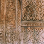 Самодельный декоративный домик для игрушечной собачки из картона