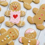 Яркие декоративные элементы в сладкой тематике для рукоделия