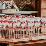 Яркие сладкие поделки в стиле игры Sugar Rush из фетра и лент