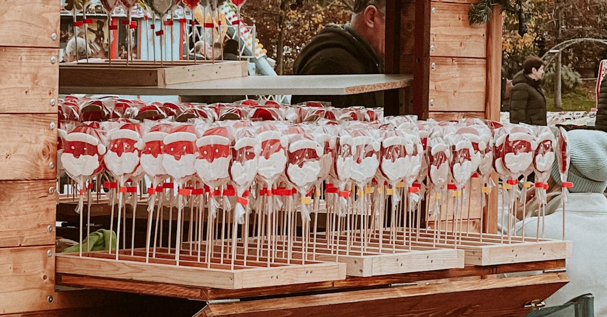 Яркие сладкие поделки в стиле игры Sugar Rush из фетра и лент